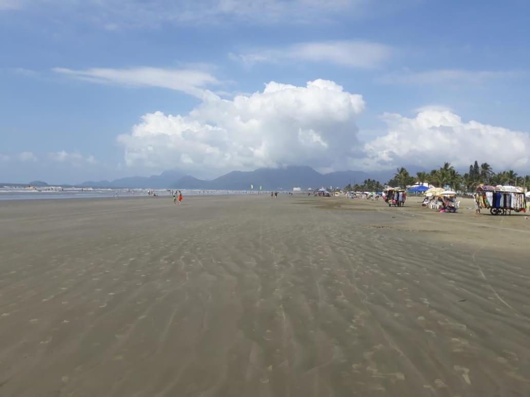 Casa em Peruíbe SP - Temporada - 800 Metros da praia com Wi-Fi Exterior foto