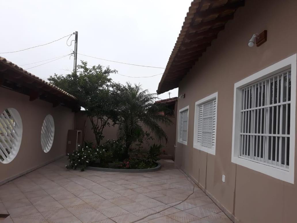 Casa em Peruíbe SP - Temporada - 800 Metros da praia com Wi-Fi Exterior foto